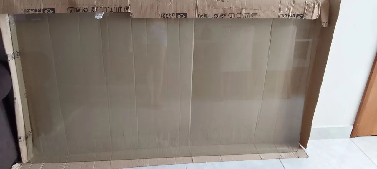 Vendo tampão de vidro, pra mesa de seis cadeiras 