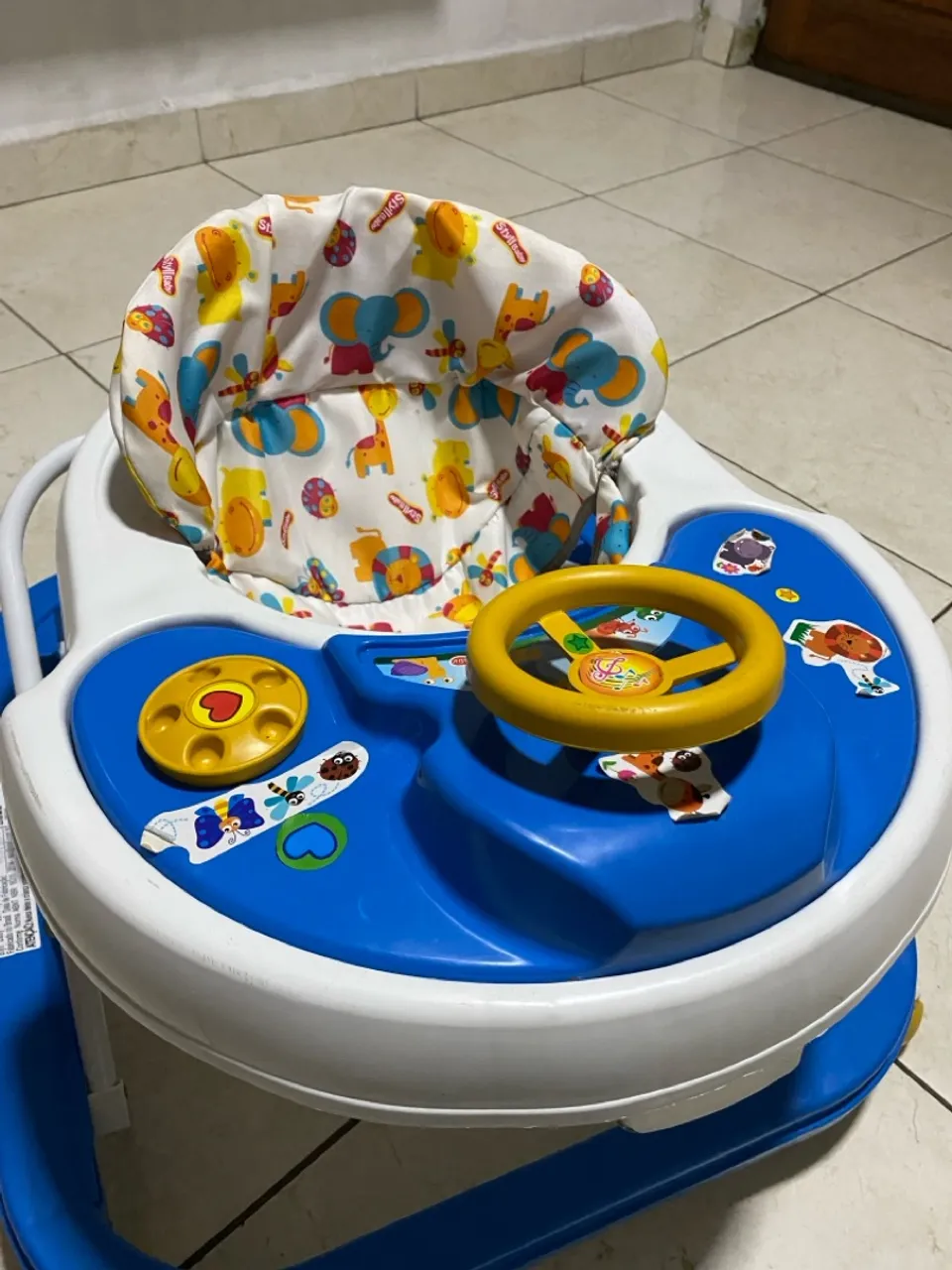 Andador semi novo à venda
