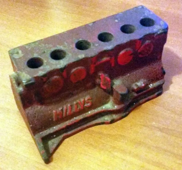 Antiguidade. Mini bloco de motores Williams 1967, em ferro, brinde do fabricante da época.
