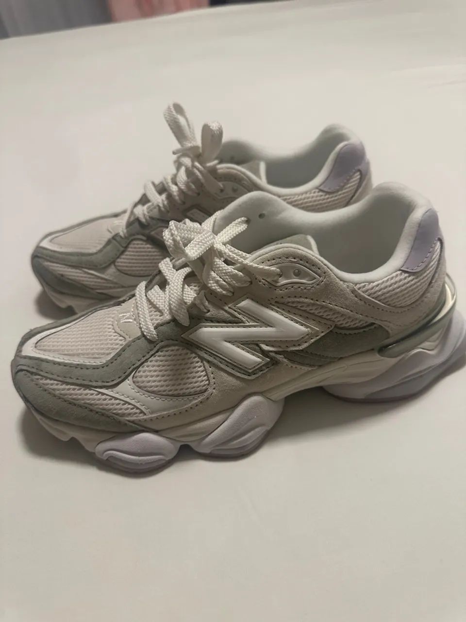 Tênis New Balance 9060 - Bege e verde claro