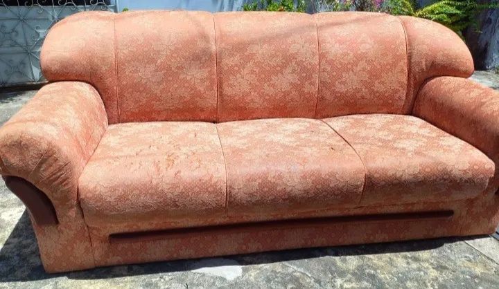 Sofa de três lugares 