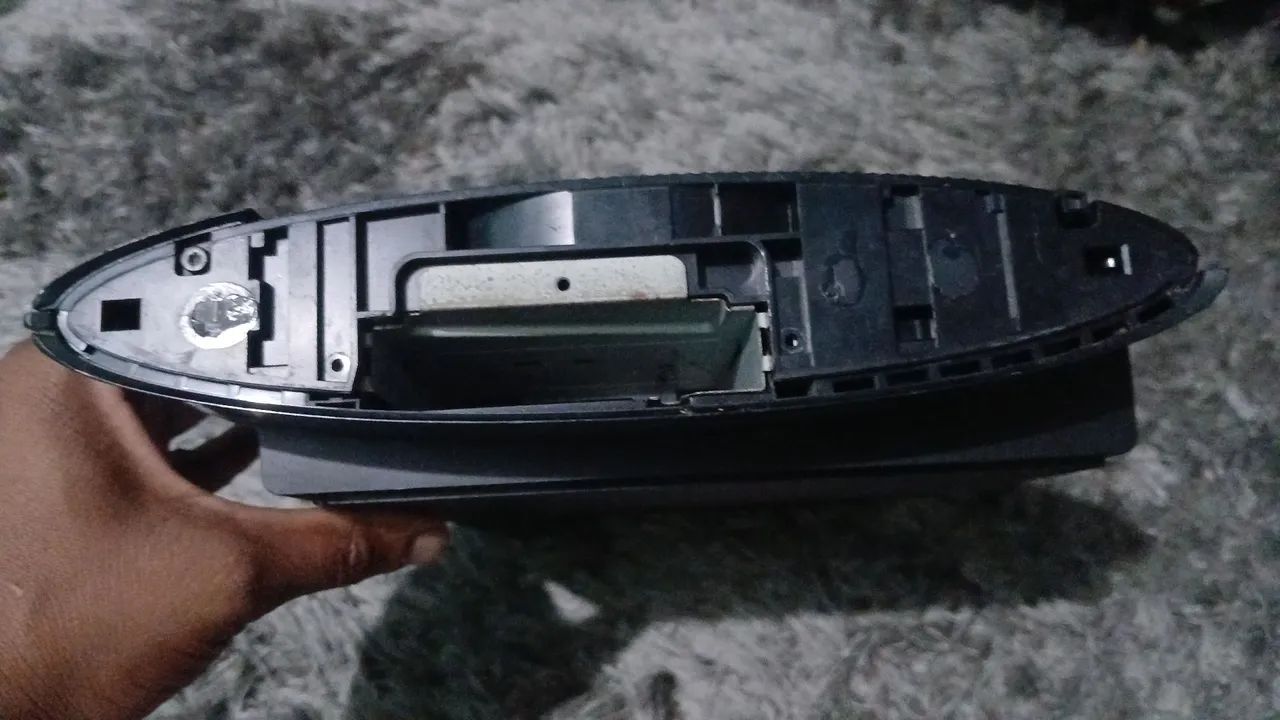 Ps3 super slim completo com defeito peguei assim está sem parafusos  - Foto 3