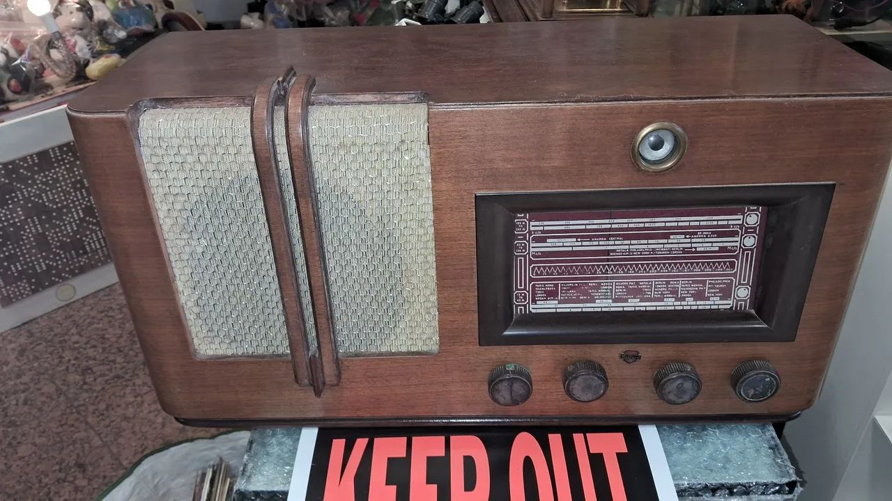Raro Rádio década de 40 item de museu