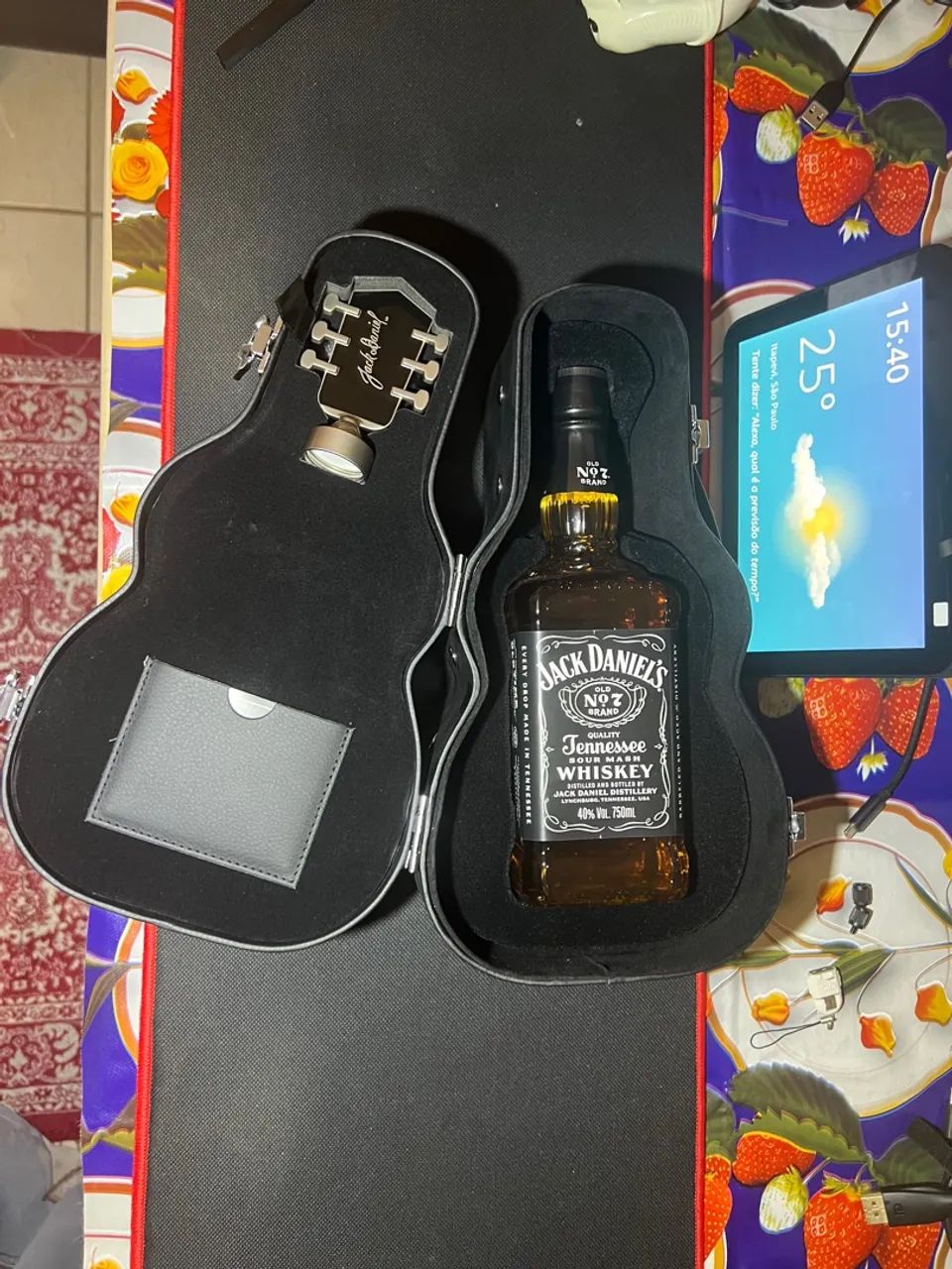 Estojo Case em Formato de Guitarra Porta Garrafa - Foto 4