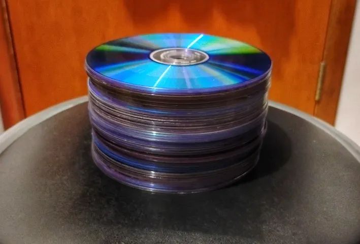Lote com 50 CDs/DVDs para Artesanato ou Decoração - Foto 2