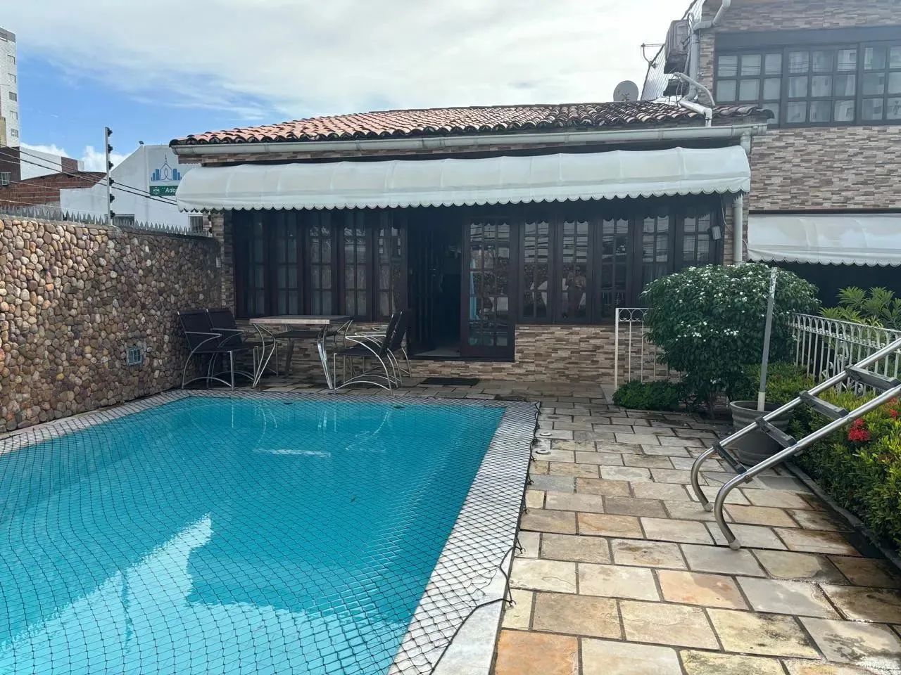 Casa c/pisc 300m2 4vagas toda no porcelanato - Foto 2