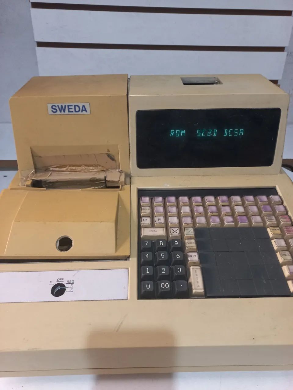 Máquina registradora Sweda  antiga no estado 