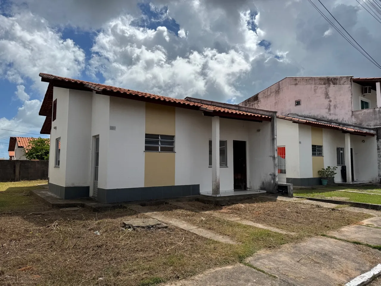 Casa em Residencial Fechado com 3 quartos sendo uma Suite