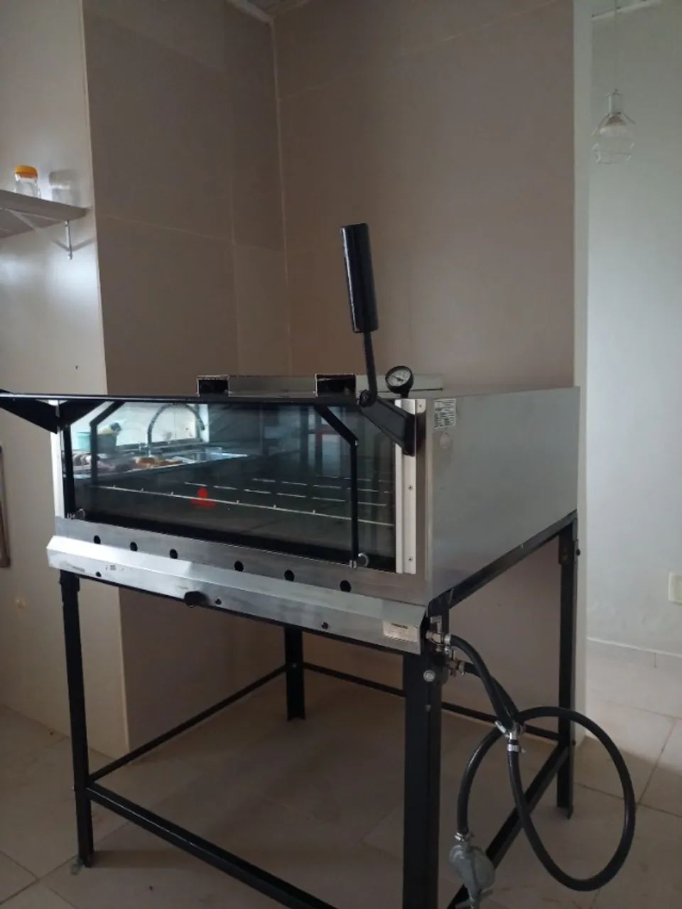 Forno industrial semi novo a gás com pedra refratária/Progás 