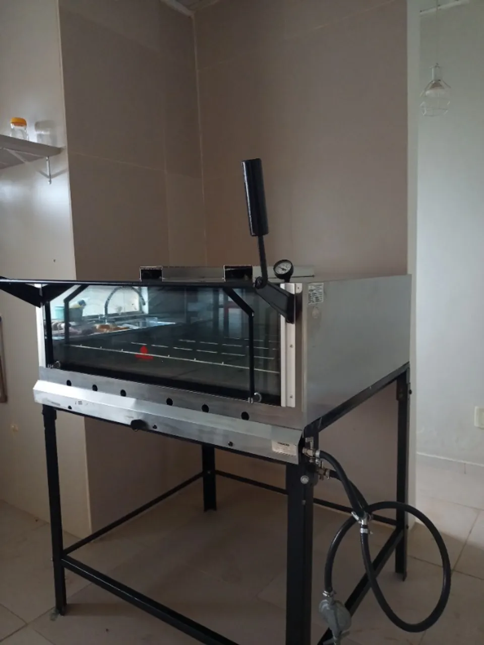 Forno industrial semi novo a gás com pedra refratária/Progás 