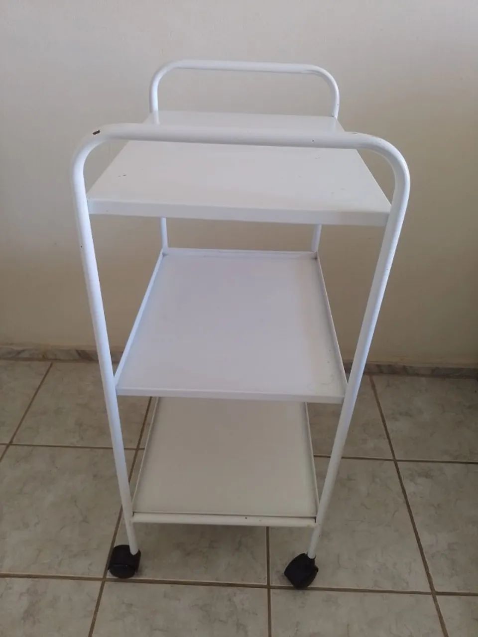 Mesa de apoio para espaço de estética