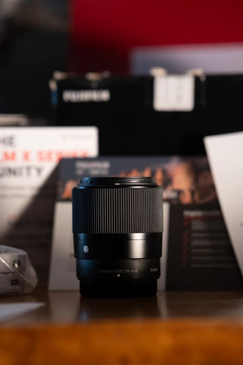 Lente SIGMA 30mm f/1.4 DC DN para Fujifilm XF