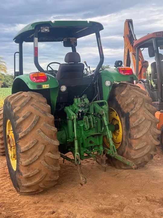 Trator John Deere 4x4