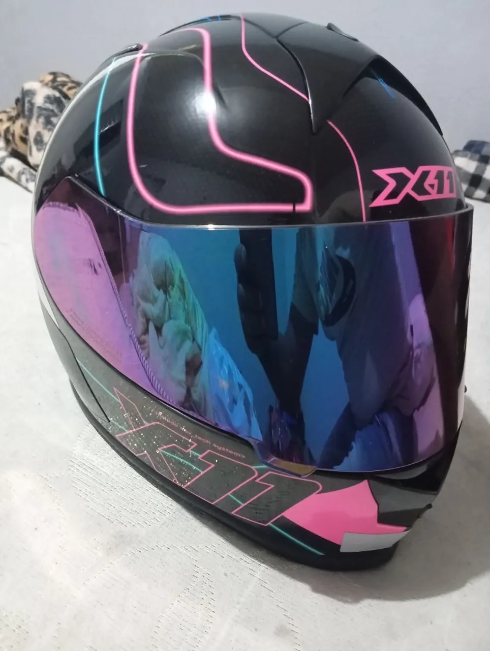 Capacete X11 com design moderno