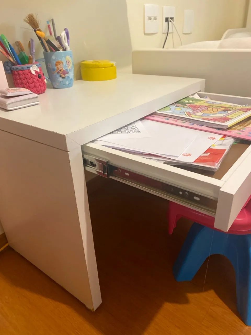 Escrivaninha Infantil Branca com Gaveta - Foto 2