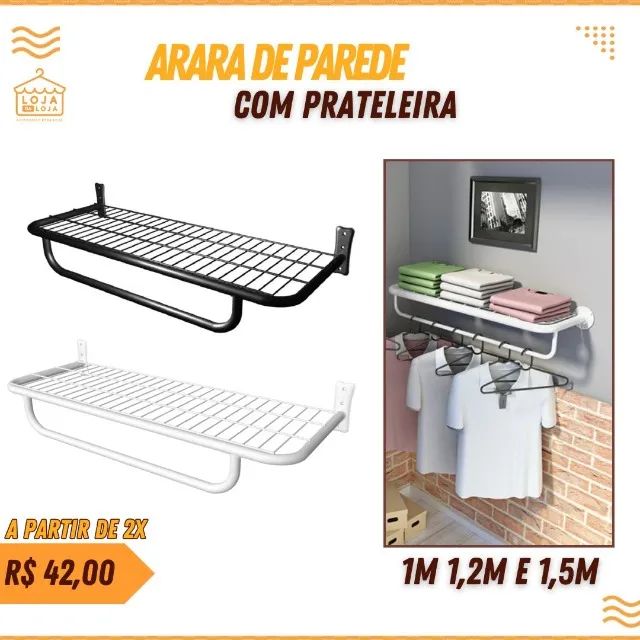 Arara de parede com prateleira.