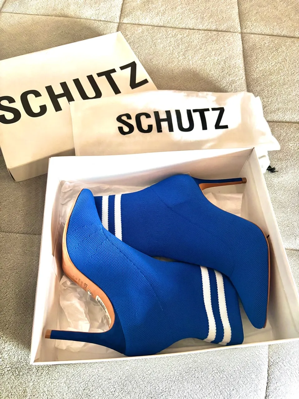 Bota Schutz Nova