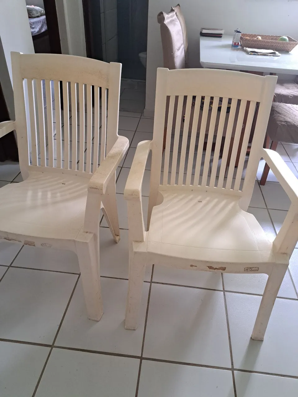 Cadeiras de plástico