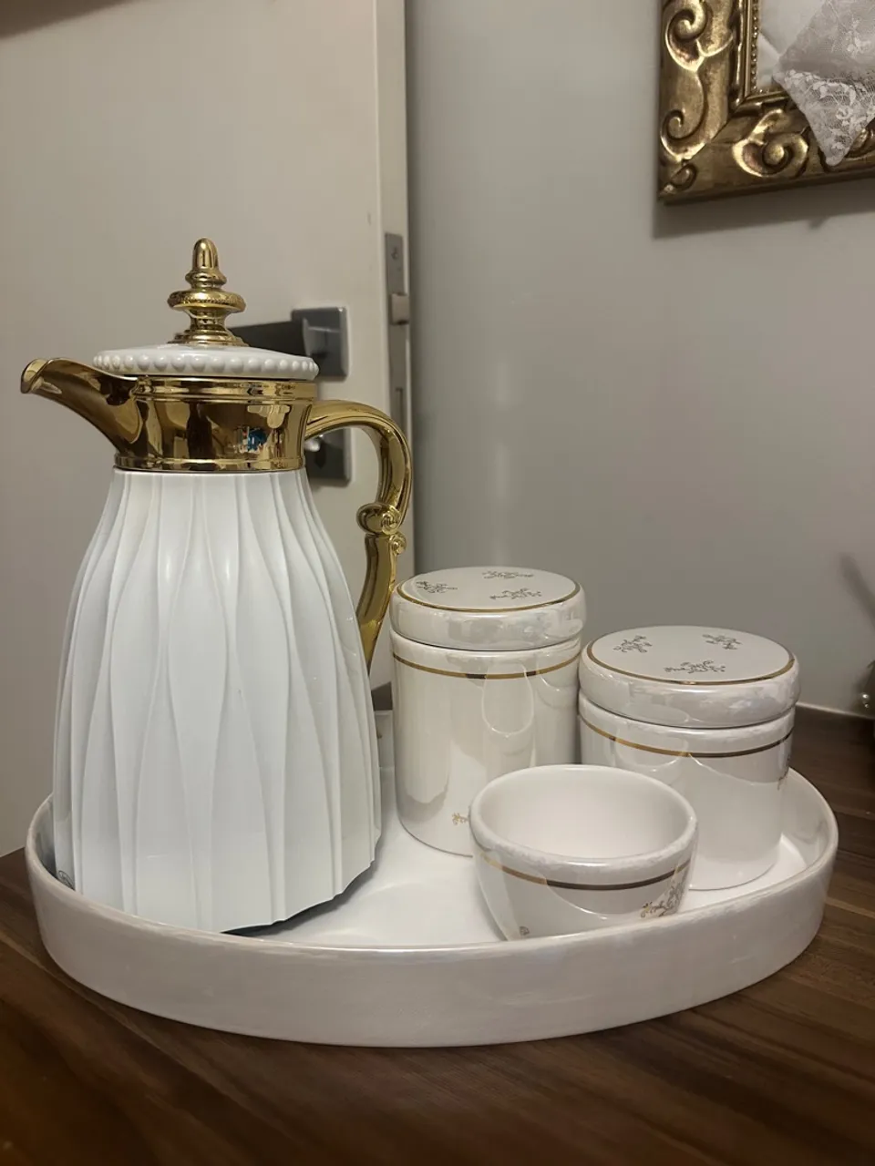 Conjunto de Garrafa Térmica e Potes Decorativos para Banheiro