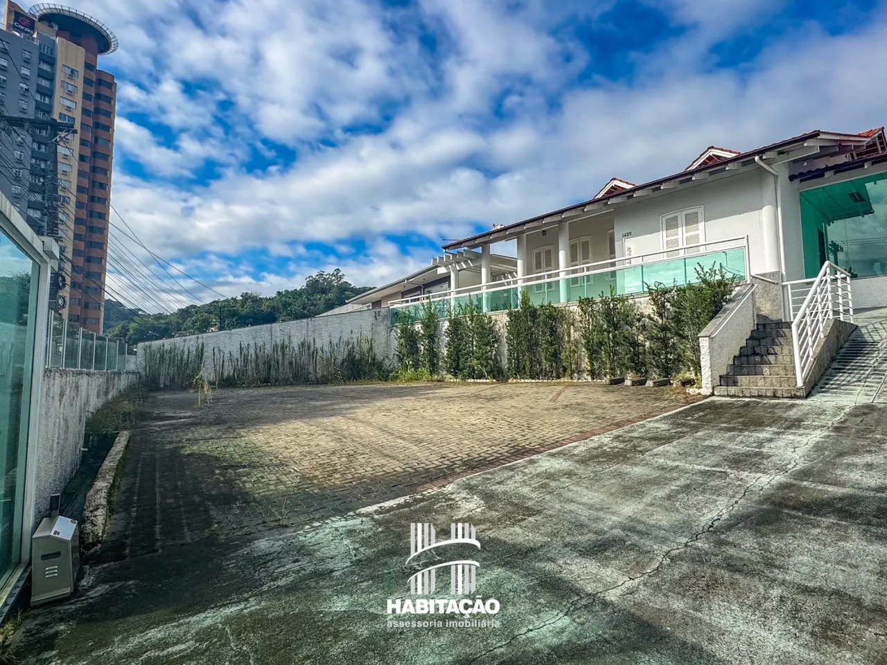 Casa Comercial com 09 salas Próx Vila Germânica