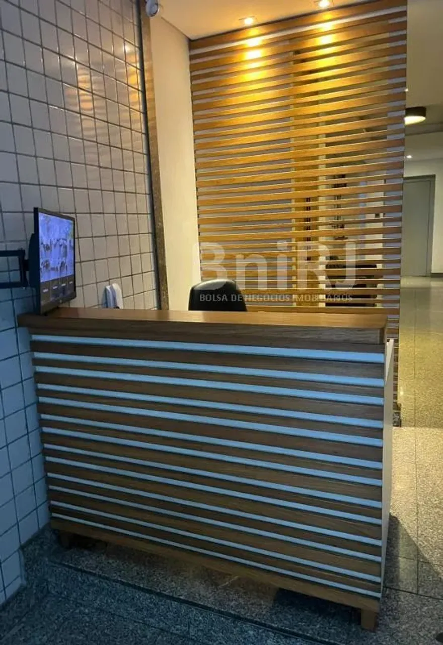 Apartamento com varanda e vaga de garagem no Catete