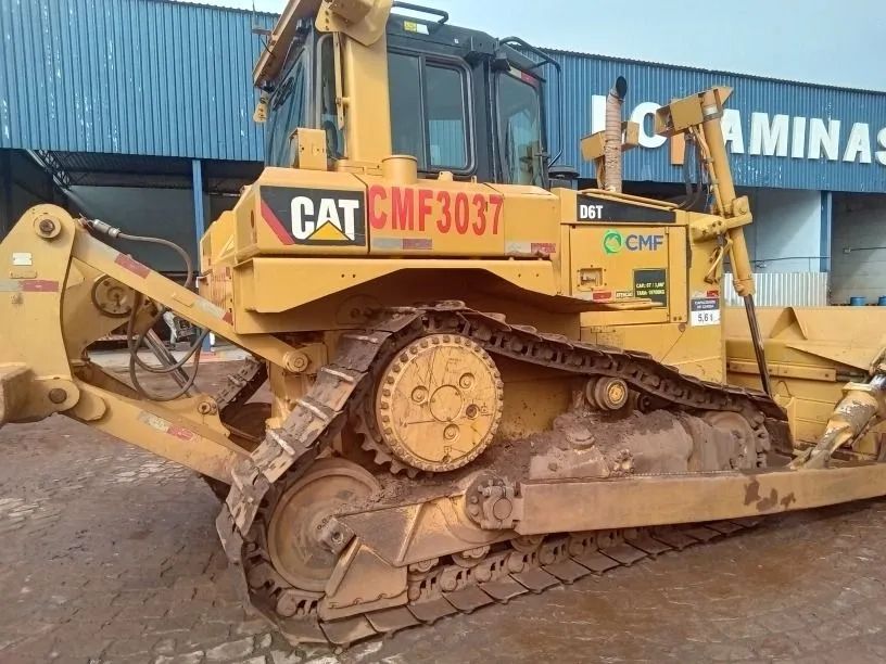Trator de Esteira Caterpillar D6T