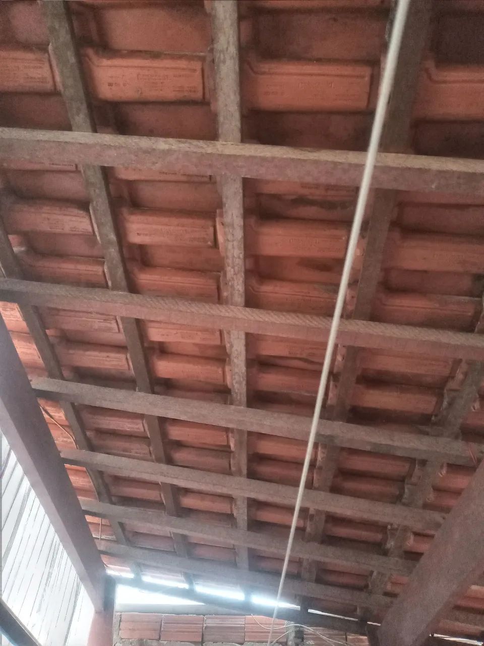 Doação  de telhas e madeira  ripas e caibros