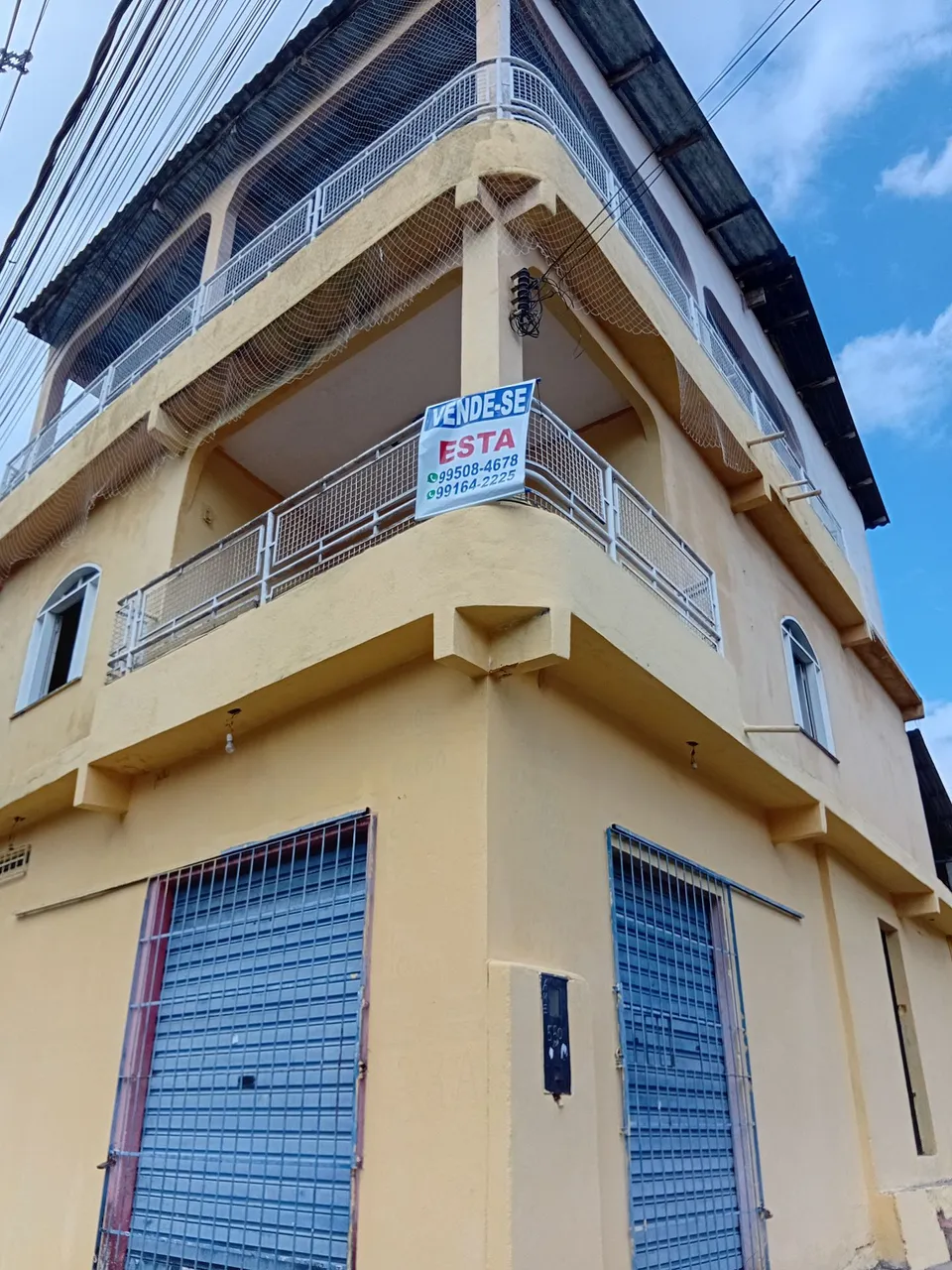 VENDE-SE CASA COM PONTO COMERCIAL