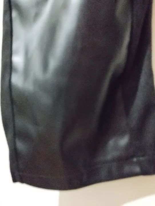 Calça de couro sintético preta n44 - Foto 5