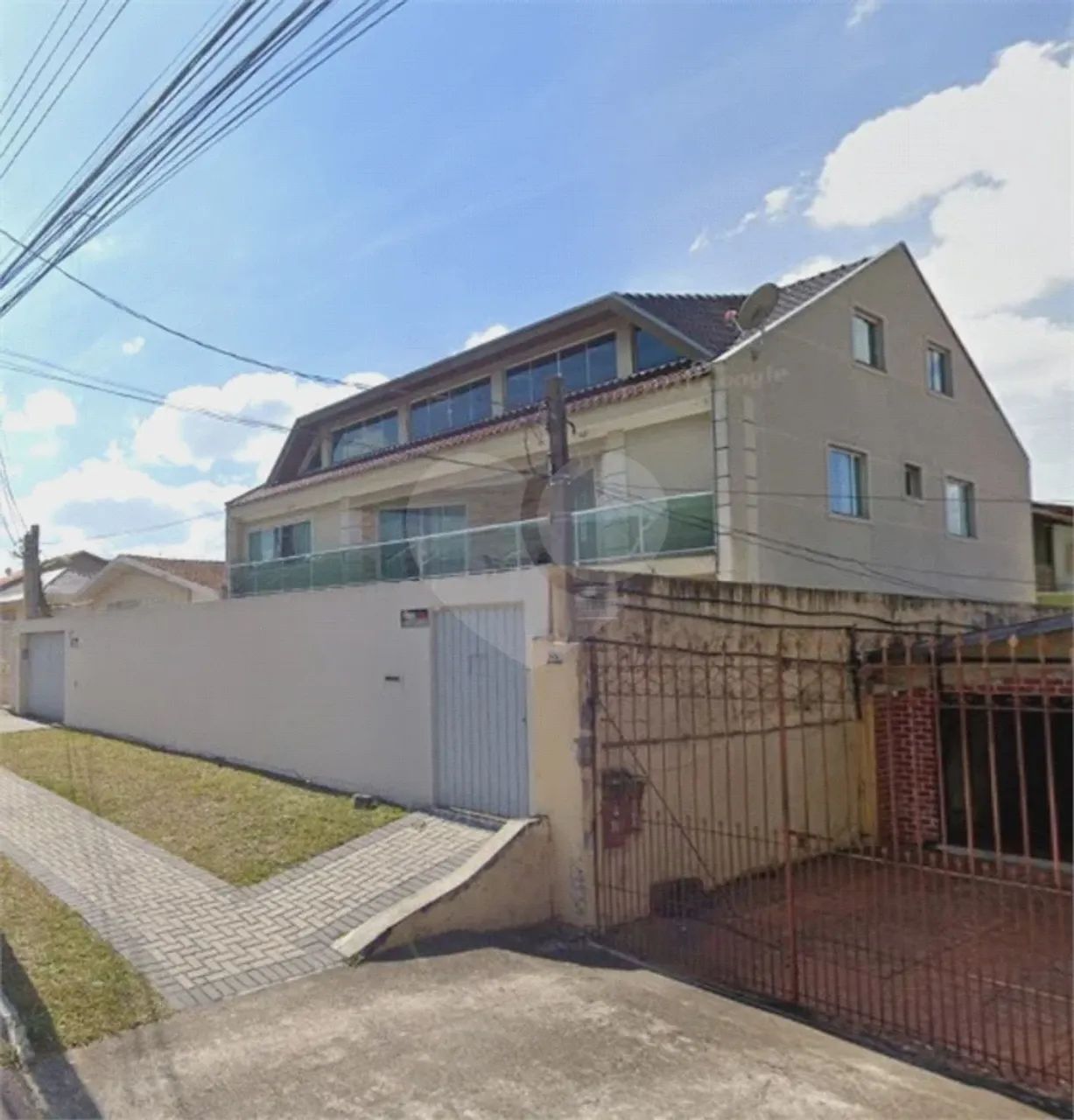 Terreno para venda tem 600 metros quadrados em Capão Raso - Curitiba - PR
