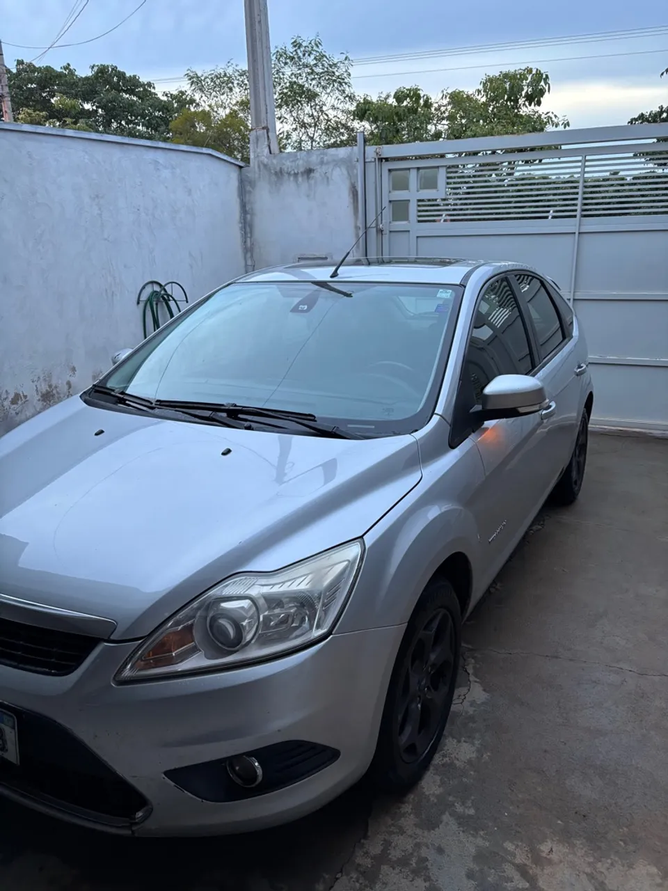 Focus Titanium 2.0 Hatch 2011 Automático