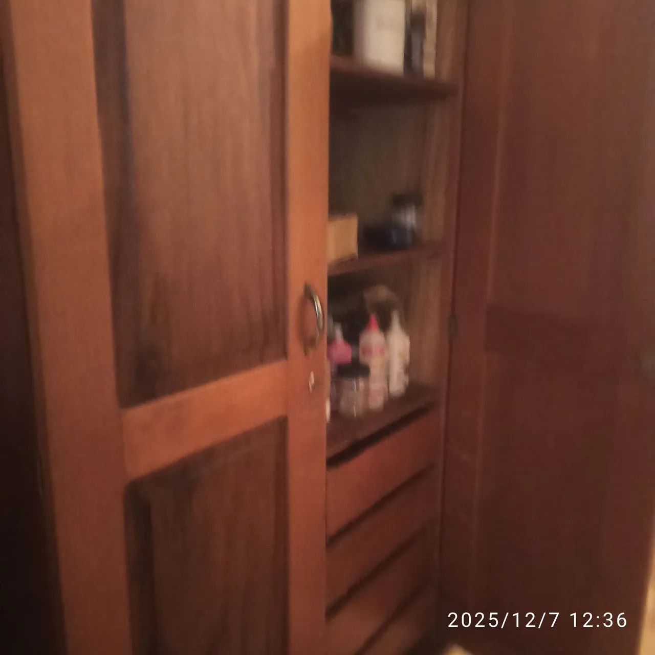 Guarda roupa de madeira  - Foto 3