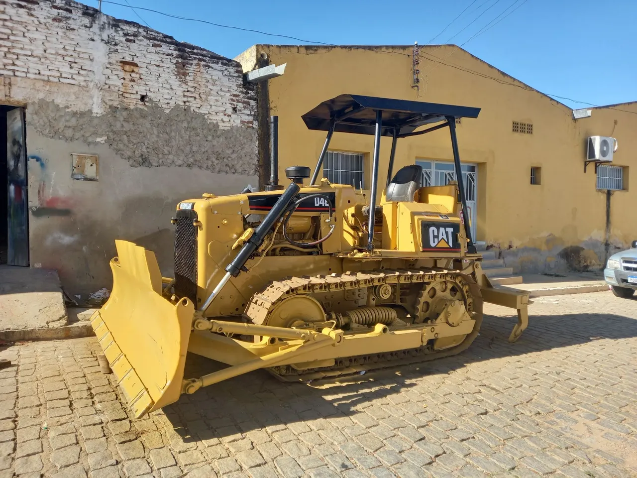 Trator de Esteira Caterpillar D4E ano 1988