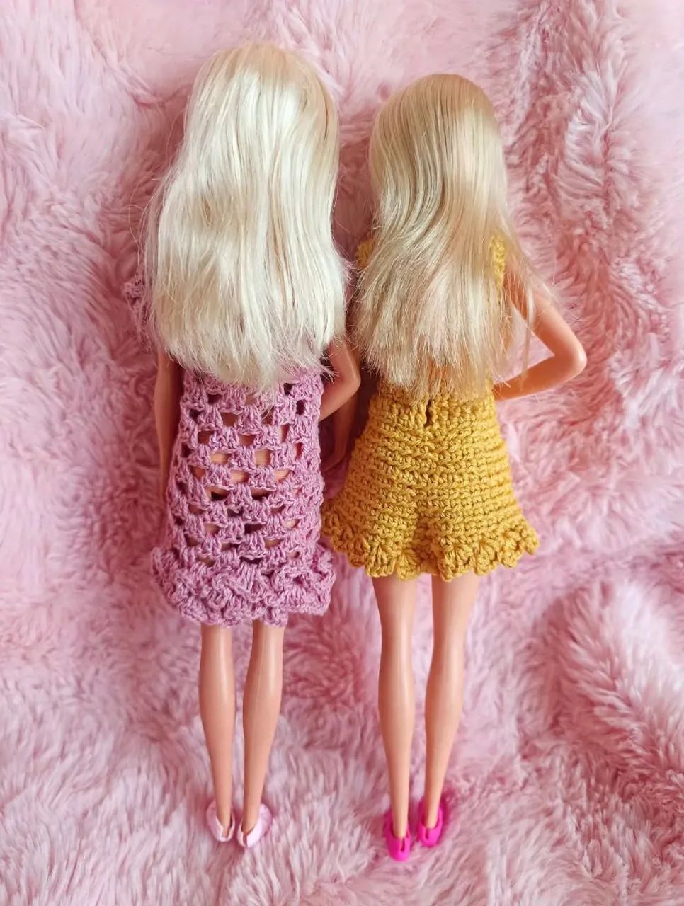 2 Barbies Mattel 2013 e 2015 com vestido crochê - Foto 4