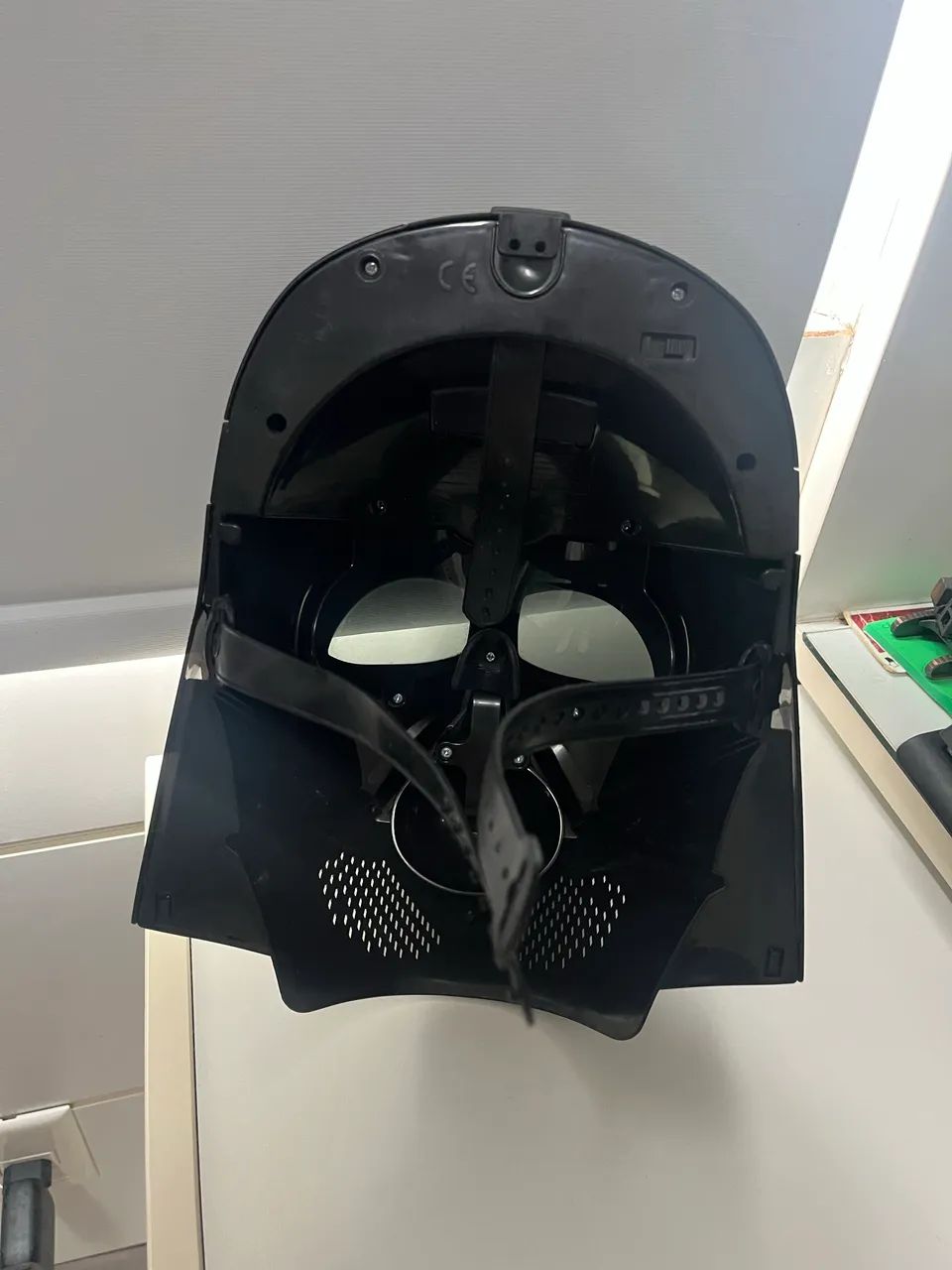 Capacete raro Darth Vader Oficial que emite sons e falas do vilão  - Foto 3