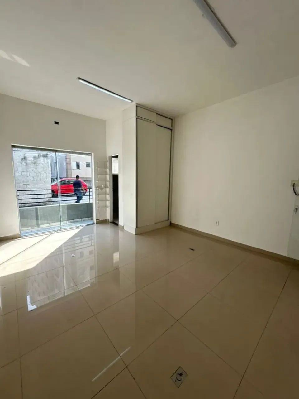 Escritório para aluguel e venda possui 34 metros quadrados com 1 quarto