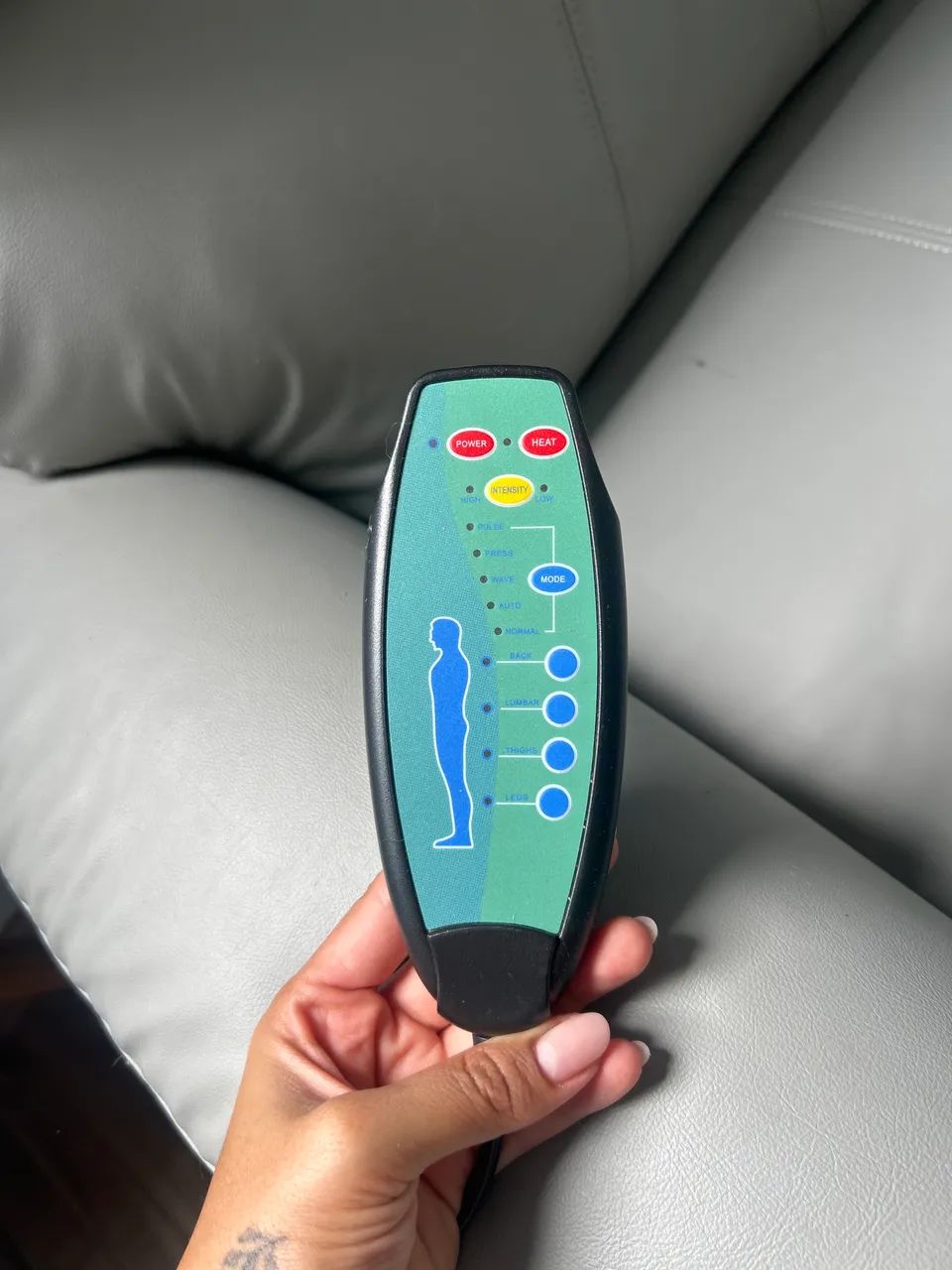 Poltrona reclinável elétrica com massagem  - Foto 2