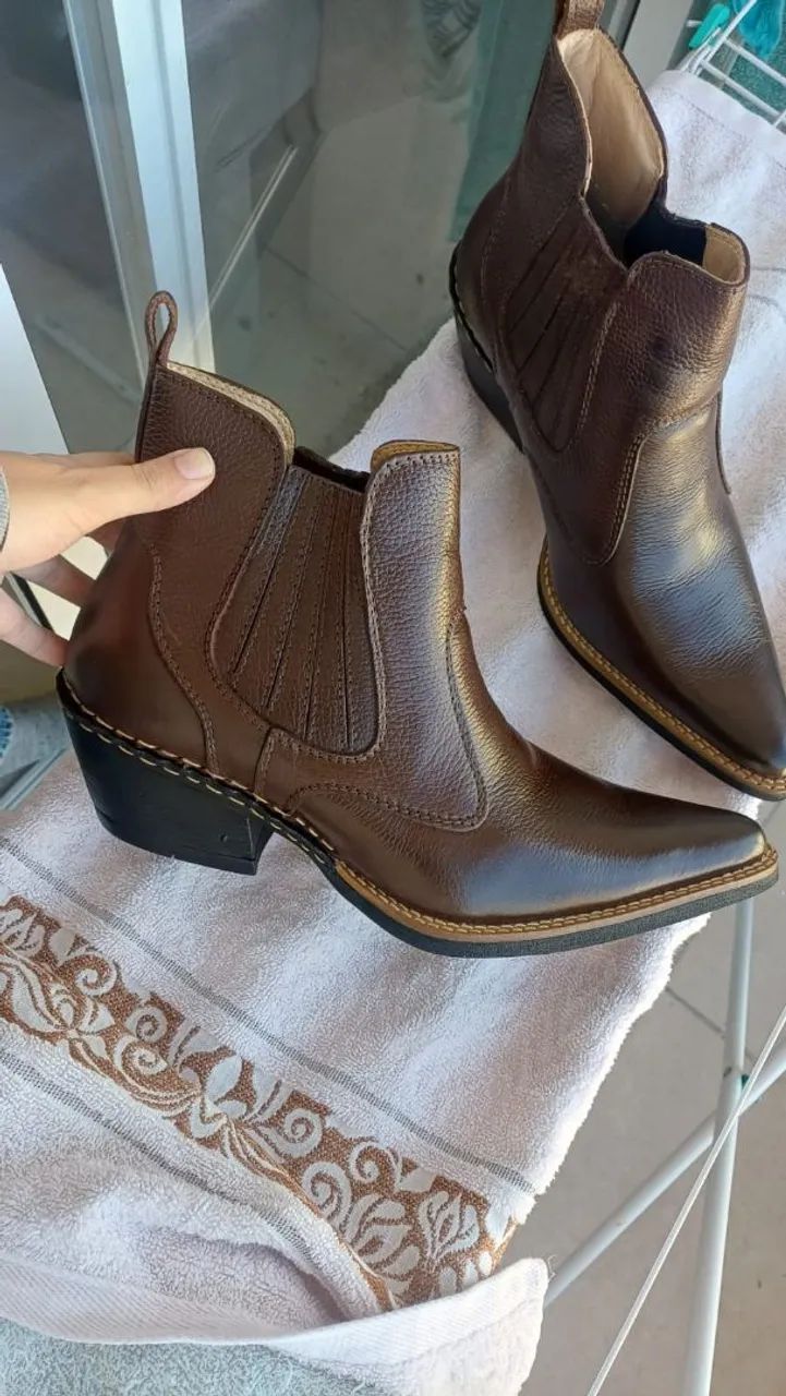 Bota JNS bico fino 