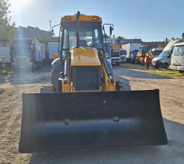 Retroescavadeira JCB 2015