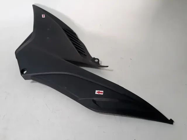 Carenagem Lateral Honda Cb 300 10/15 L/e Orig 57274 Preto - Foto 5