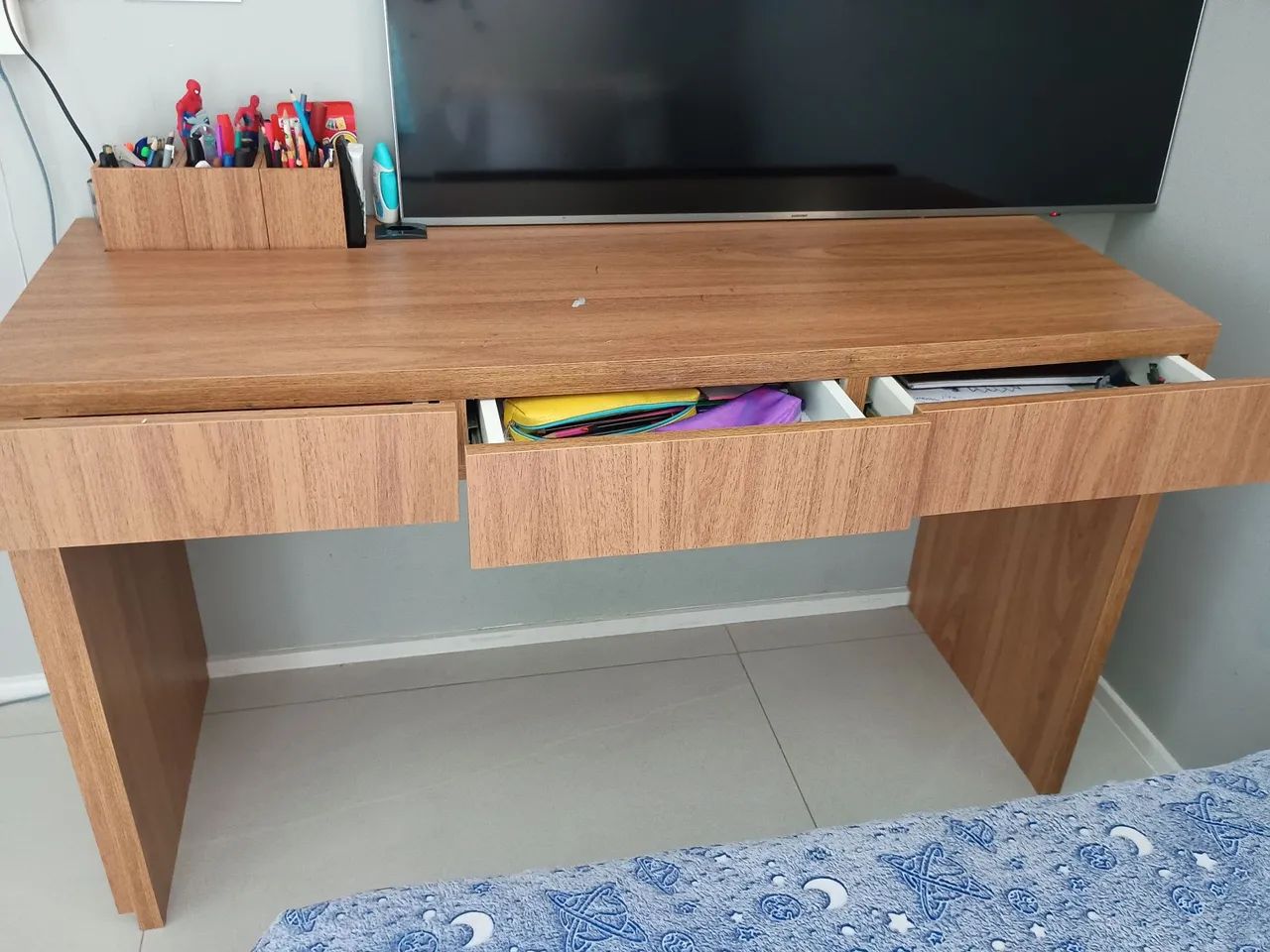 Escrivaninha/mesa de estudo