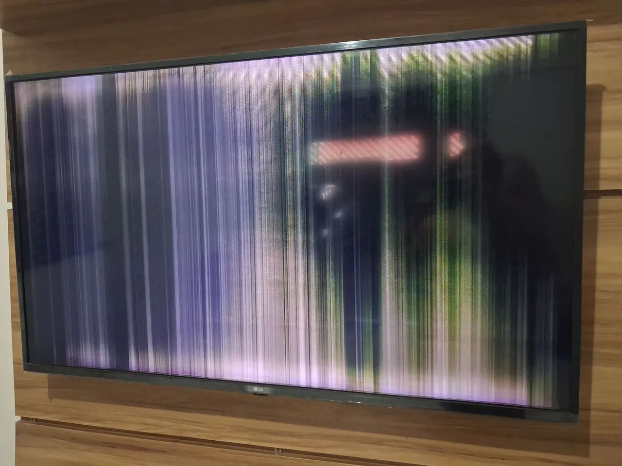 TV LG 49 polegadas,  com tela com defeito - Foto 2