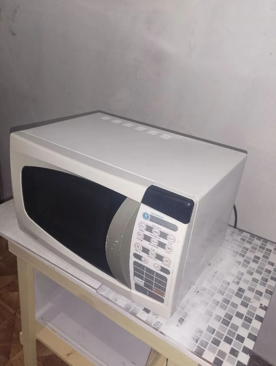 Microondas Eletrolux 20 litros  - Foto 2