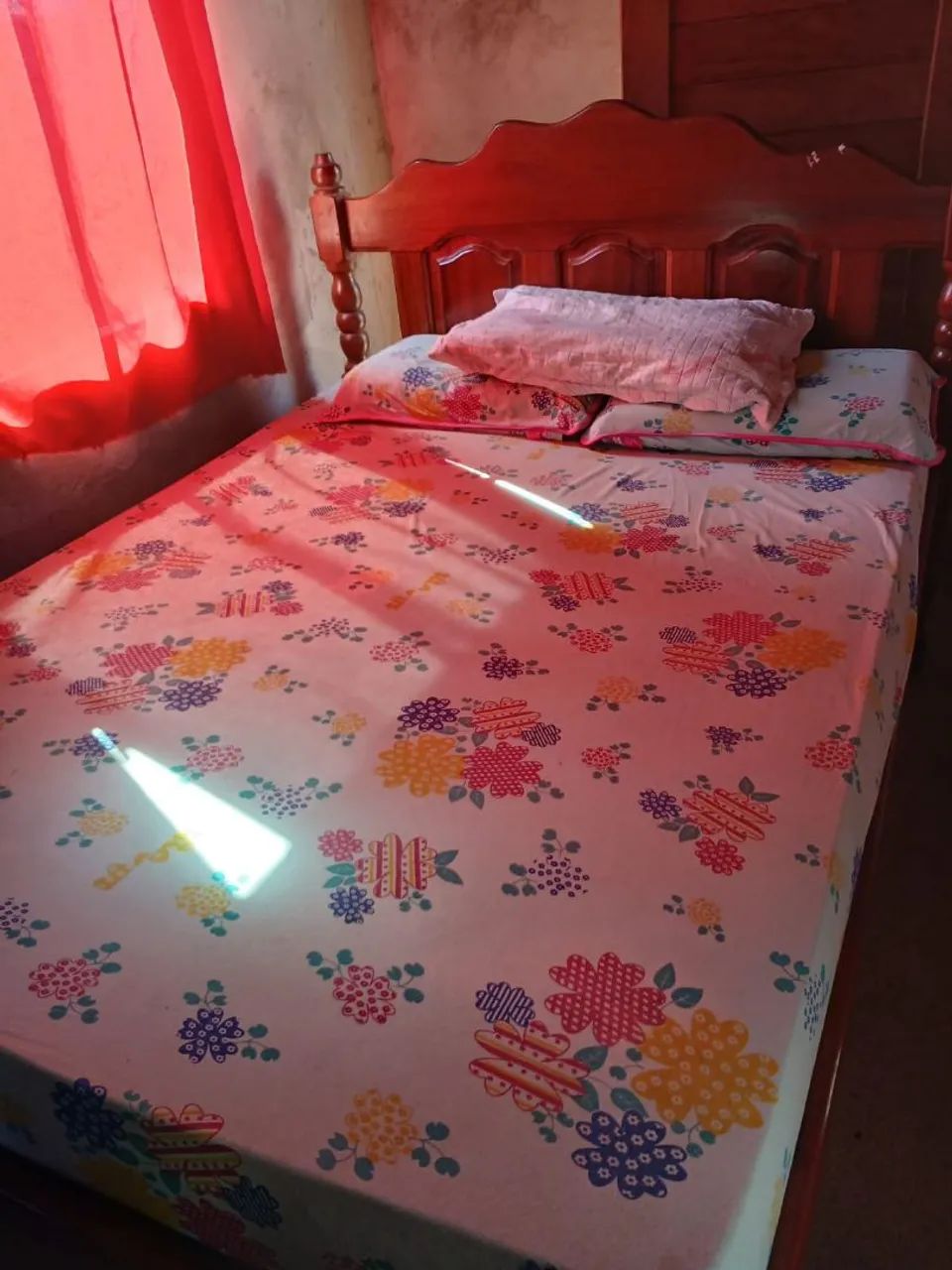 Cama de madeira com colchão  - Foto 2