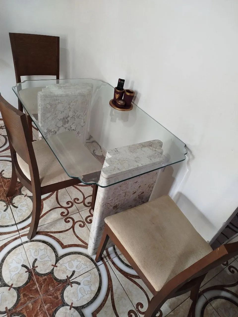 Mesa de jantar com 4 cadeiras - mármore maciço e vidro temperado - Foto 2