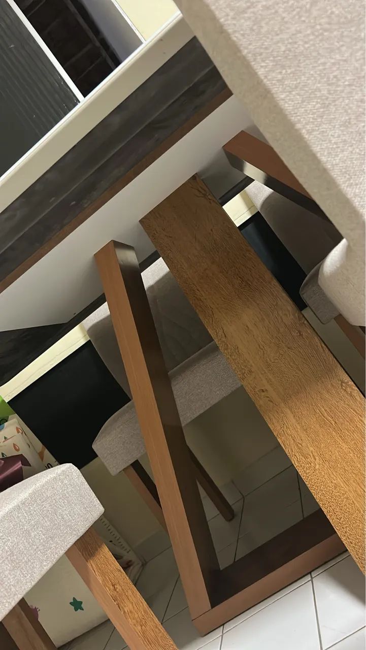 Mesa com 6 Cadeiras praticamente nova. - Foto 5