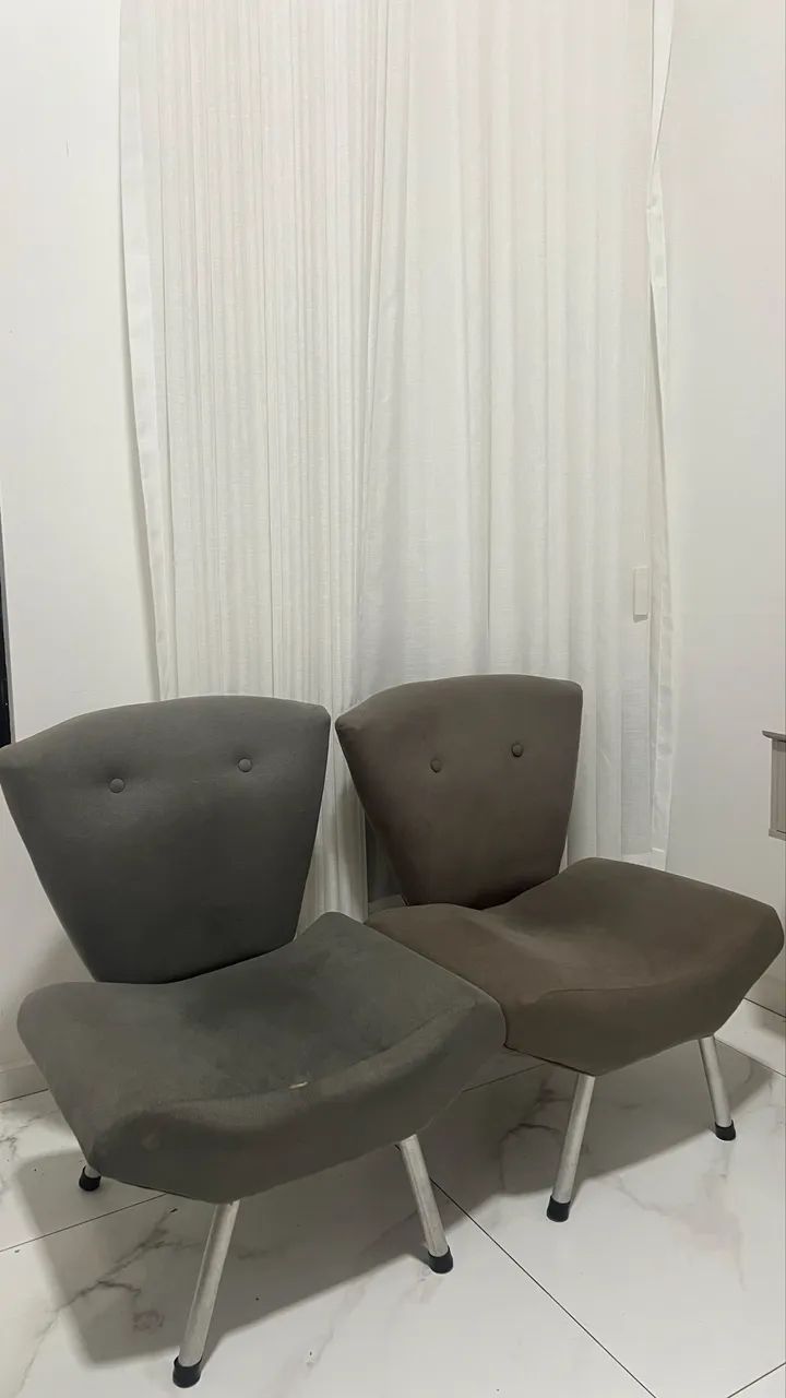 DUAS POLTRONAS CINZA
