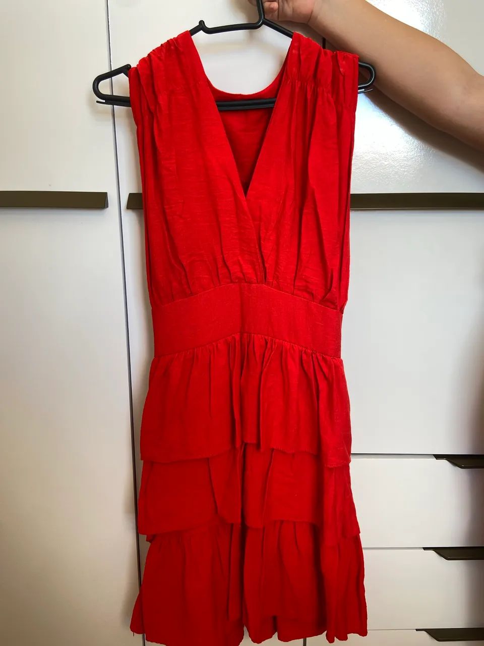 VESTIDO VERMELHO COM FAIXA PARA AMARRAÇÃO  - Foto 3