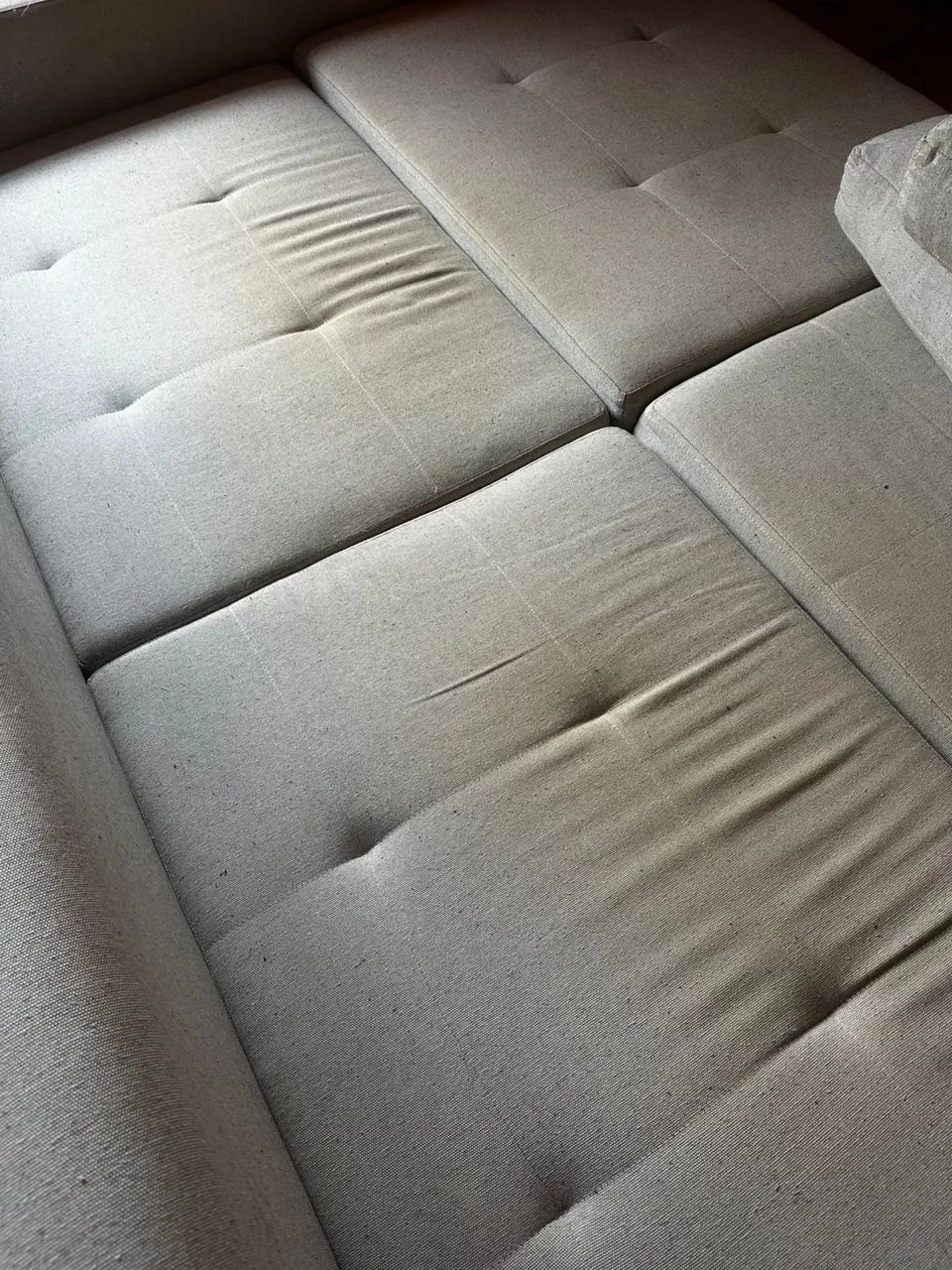 Lindo sofá moderno e espaçoso com abertura - Foto 5