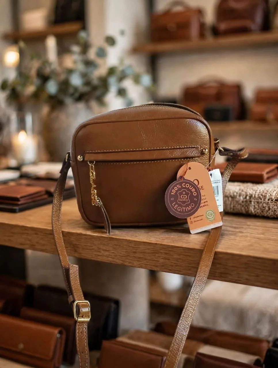 Bolsa de couro legítimo com etiqueta 